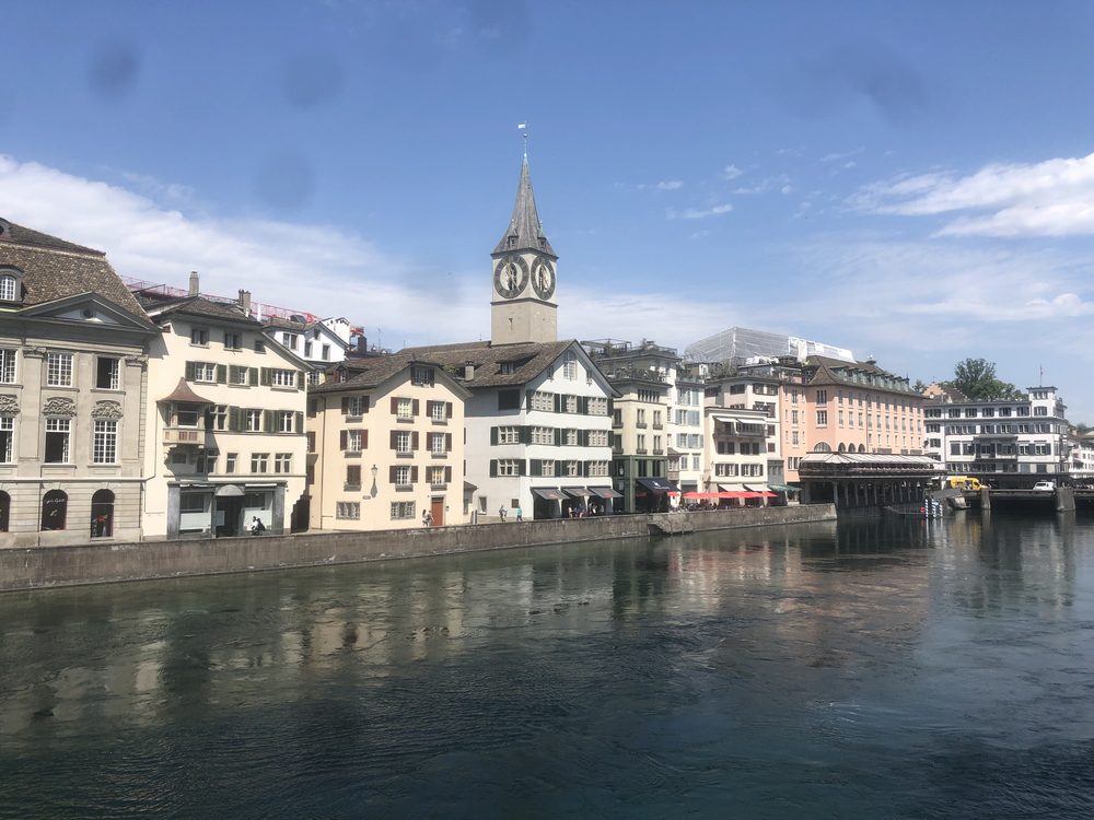 Schweizer Altstadt am Fluss